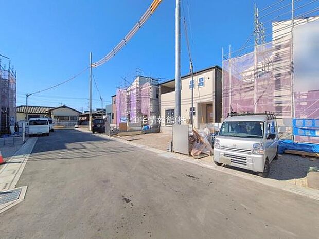 前面道路を含めた現地写真です。