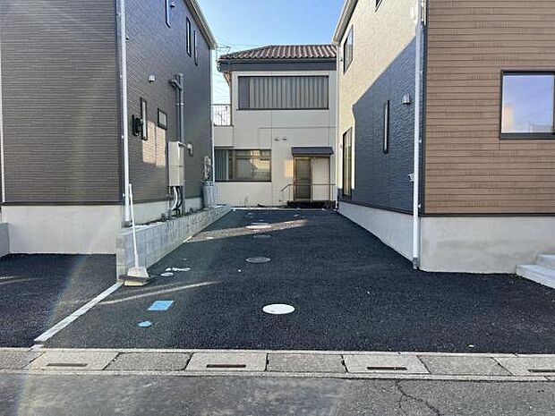 駐車場ももちろん完備しておりますのでお車所有の方にも心強いです。