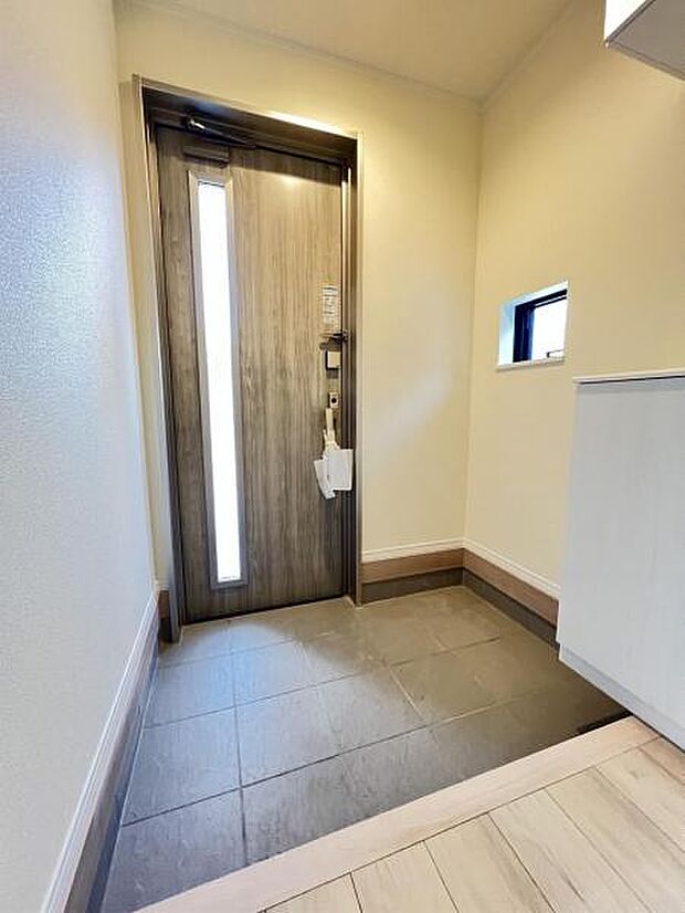 散らかりがちな玄関もスッキリの玄関収納付。