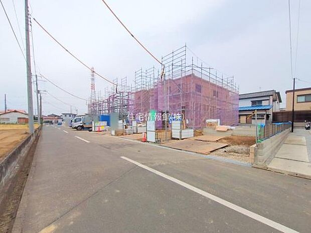 前面道路を含めた現地写真です。