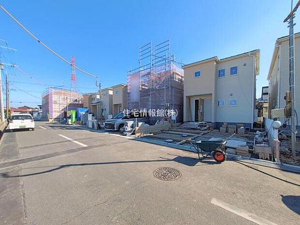 前面道路を含めた現地写真です。