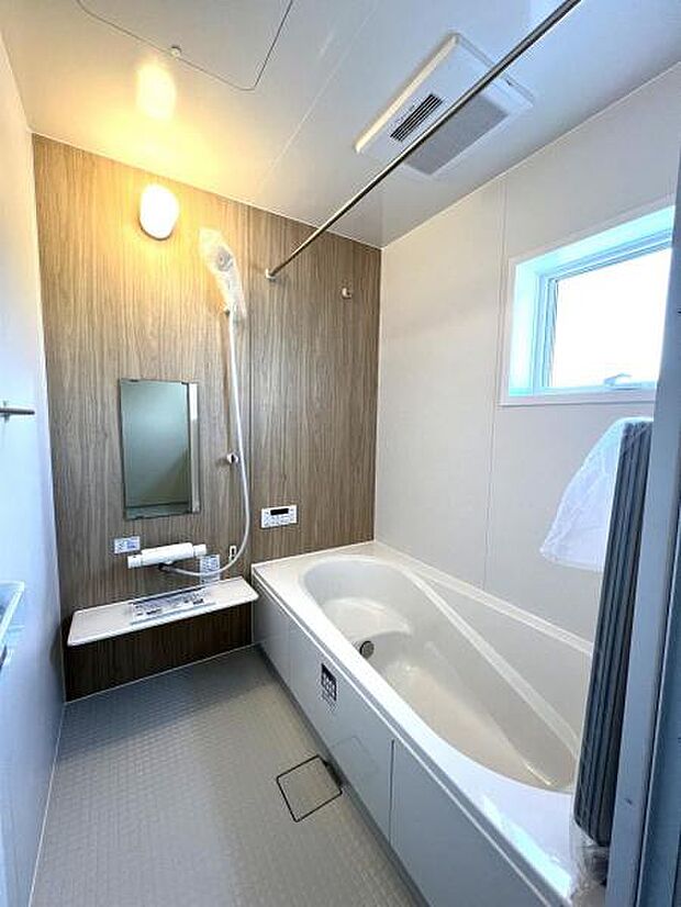 お洗濯にも重宝する浴室乾燥機付き。寒い時期もいつも温かいお湯に浸かれる追い焚き機能付きです。