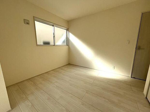 バルコニーに面していないので小さなお子様のお部屋としても安心です。