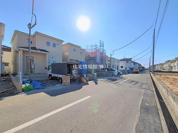 前面道路を含めた現地写真です。