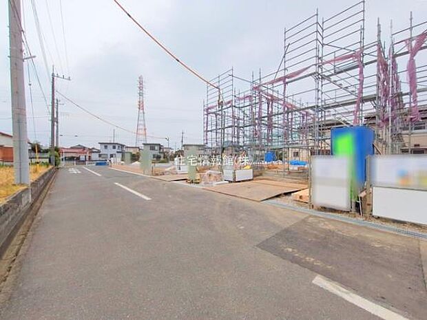 前面道路を含めた現地写真です。