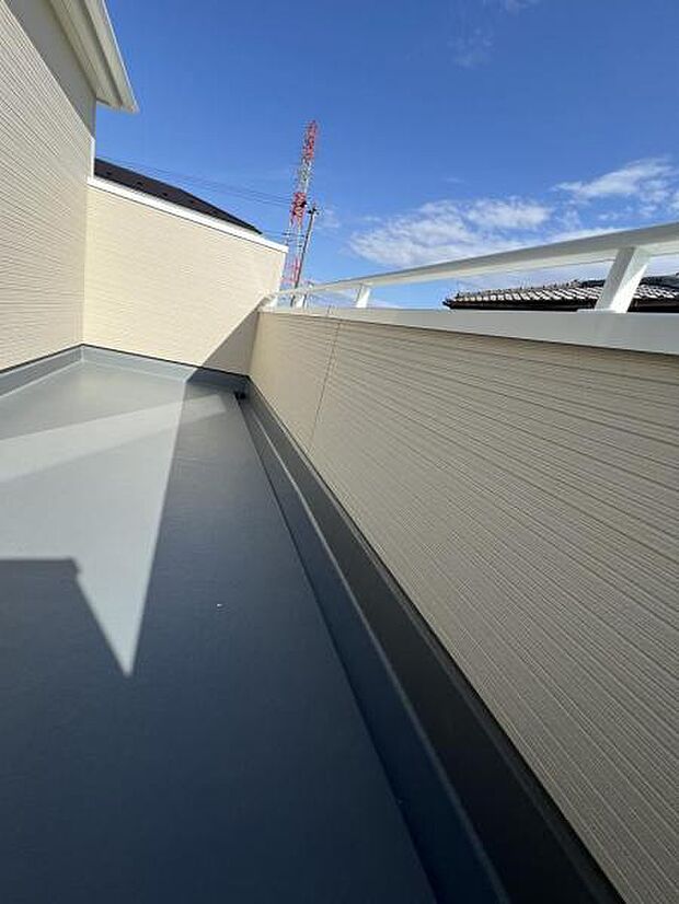 開放感あふれる広々としたバルコニーはお洗濯はもちろん、ガーデニングなども楽しめます。