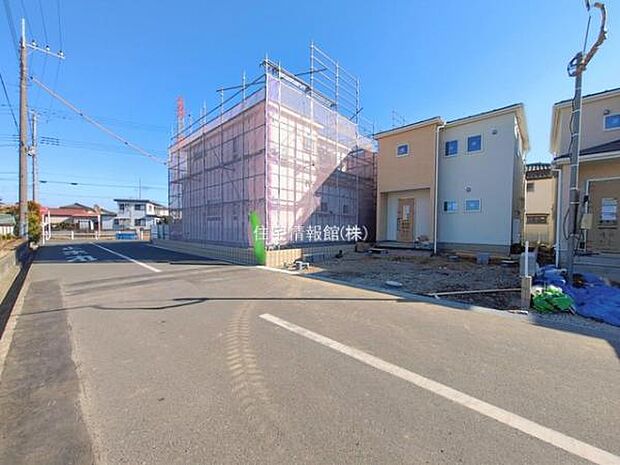 前面道路を含めた現地写真です。