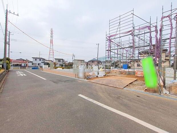 前面道路を含めた現地写真です。