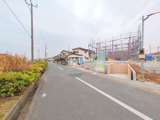 前面道路を含めた現地写真です。