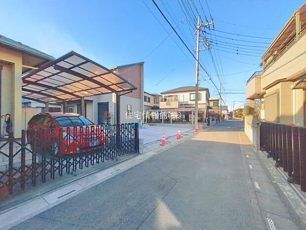 前面道路を含めた現地写真です。