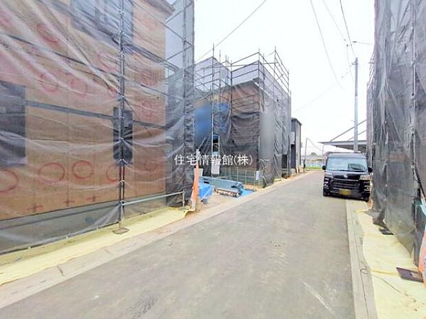 前面道路を含めた現地写真です。