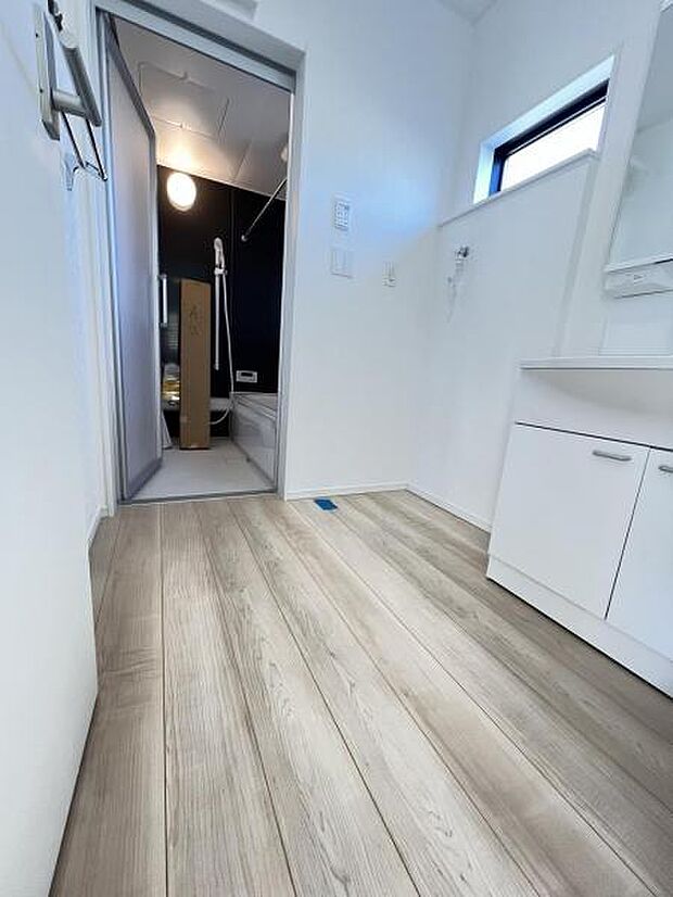 脱衣所は小さなお子様がいるご家庭にも重宝されます。