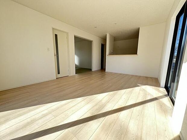 リビングダイニングになります。ご家族そろっての素敵な空間になりそうですね。