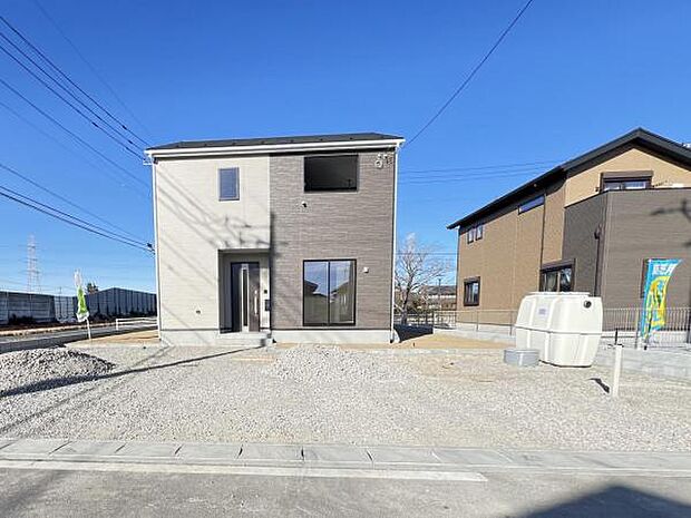 駐車場ももちろん完備しておりますのでお車所有の方にも心強いです。