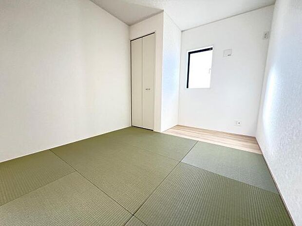 和室スペースです。畳のお部屋は寛げる空間ですね。