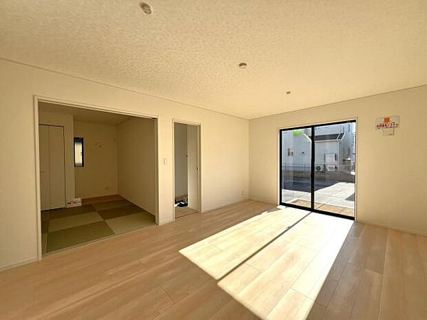 ご家族みんながゆったりくつろげる広々リビングです。