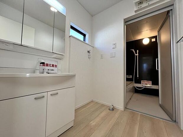 脱衣所は小さなお子様がいるご家庭にも重宝されます。