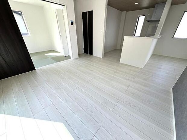 リビングダイニングになります。ご家族そろっての素敵な空間になりそうですね。