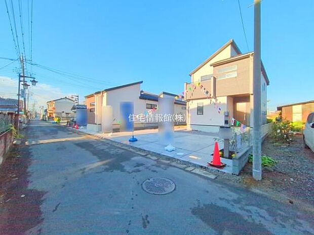 前面道路を含めた現地写真です。
