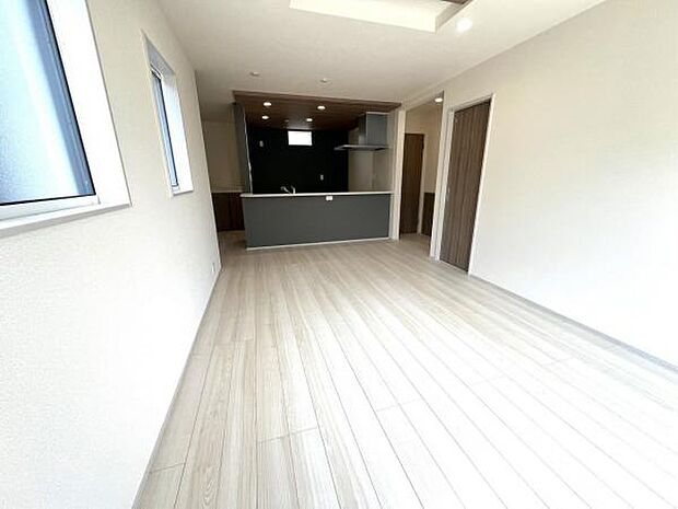 リビングダイニングになります。ご家族そろっての素敵な空間になりそうですね。