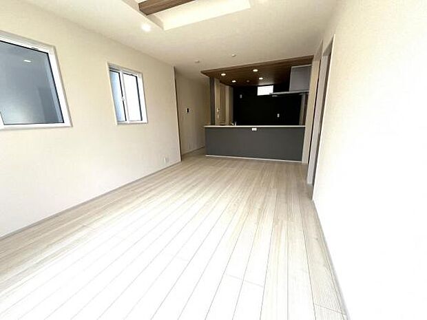 ご家族が外出先から帰ってきた時に必ず顔を合わせるリビングイン階段を採用。