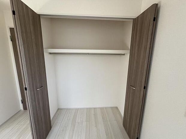 いつでもお部屋をスッキリお使い頂ける収納スペースを設置。