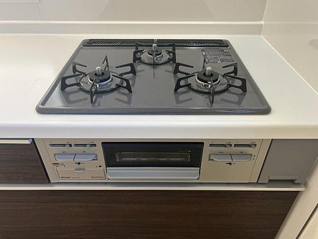 嬉しい3口コンロでお料理もはかどります