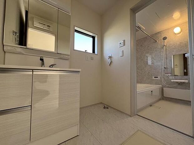 脱衣所は小さなお子様がいるご家庭にも重宝されます。