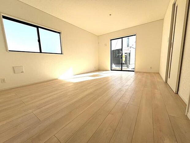 暖かな日差しが差し込むリビングダイニングです。