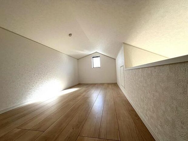 屋根裏収納 季節物入れ替えも重宝しますね。