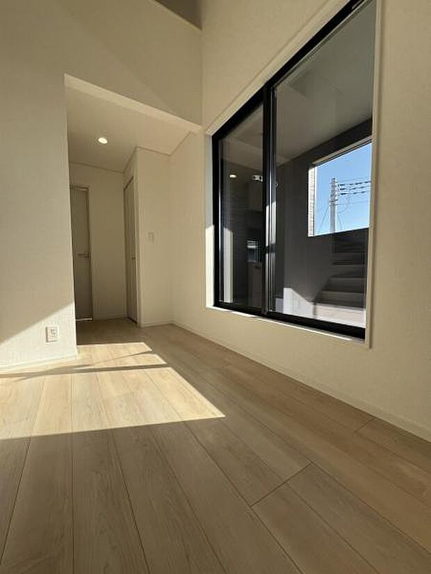 2階廊下部分は広々スペース更に収納付きです。