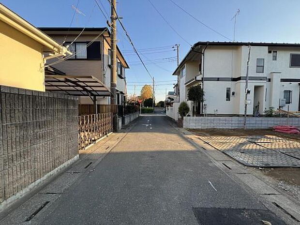 前面道路を含めた現地写真です。ぜひ周辺環境も併せてご覧ください。
