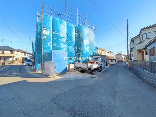 前面道路を含めた現地写真です。