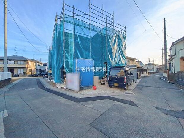 前面道路を含めた現地写真です。