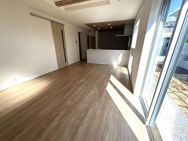 リビングダイニングになります。ご家族そろっての素敵な空間になりそうですね。