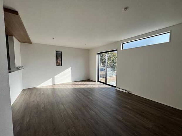 お食事中もキッチンと会話が楽しめるダイニングスペース。