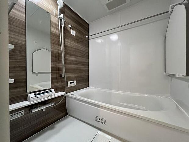 スタイリッシュな浴室で1日の疲れをゆったり癒されるのもいいですね。