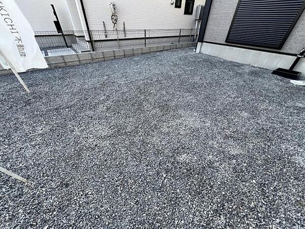 お庭スペースは、ガーデニングやお子様との外遊びなど多彩な用途でお楽しみいただけます。