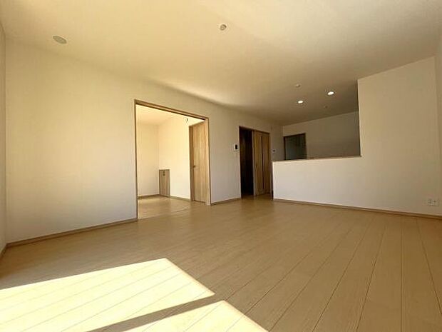 ご家族の温かい時間を演出するダイニングスペースです。