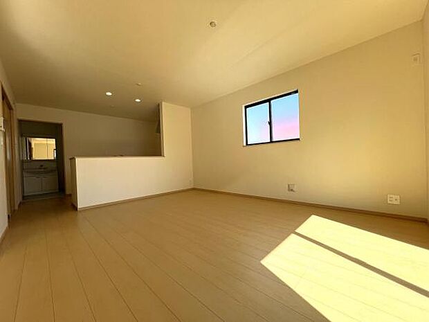 ご家族みんながゆったりくつろげる広々リビングです。