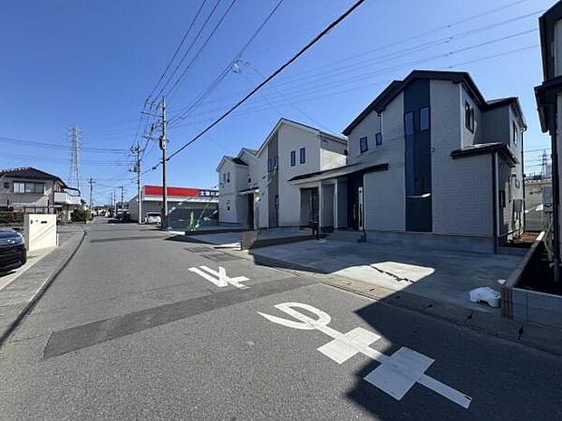 前面道路を含めた現地写真です。ぜひ周辺環境も併せてご覧ください。