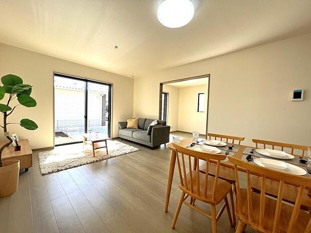 リビングダイニングになります。ご家族そろっての素敵な空間になりそうですね。