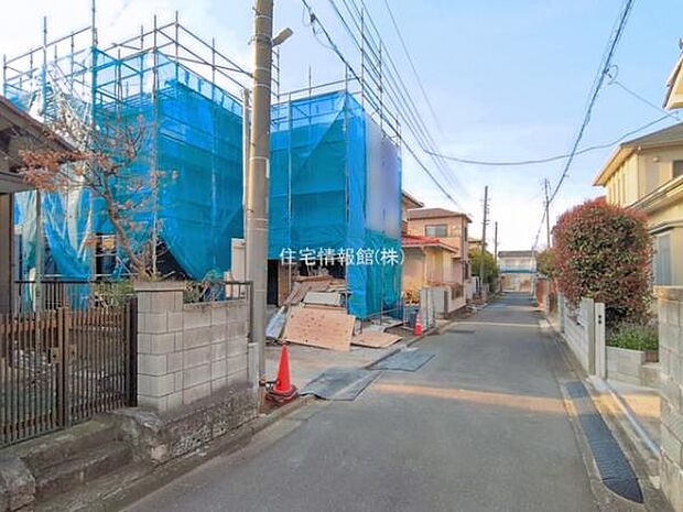 前面道路を含めた現地写真です。