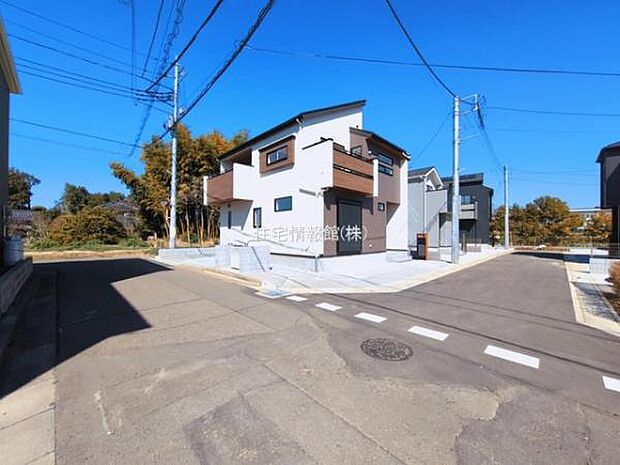 前面道路を含めた現地写真です。