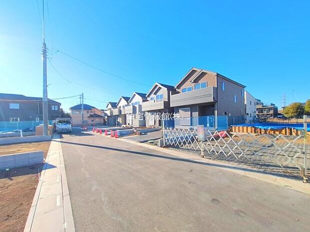 前面道路を含めた現地写真です。