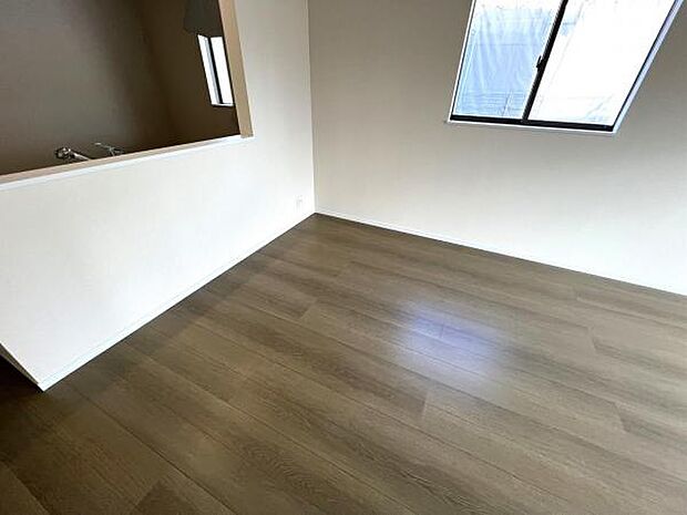 ご家族でゆったり食事が楽しめるダイニングスペースです。