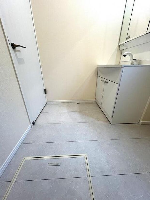 快適で清潔感がある脱衣スペースです。