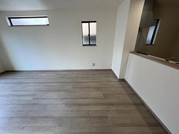 ご家族でゆったり食事が楽しめるダイニングスペースです。