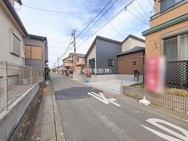 前面道路を含めた現地写真です。