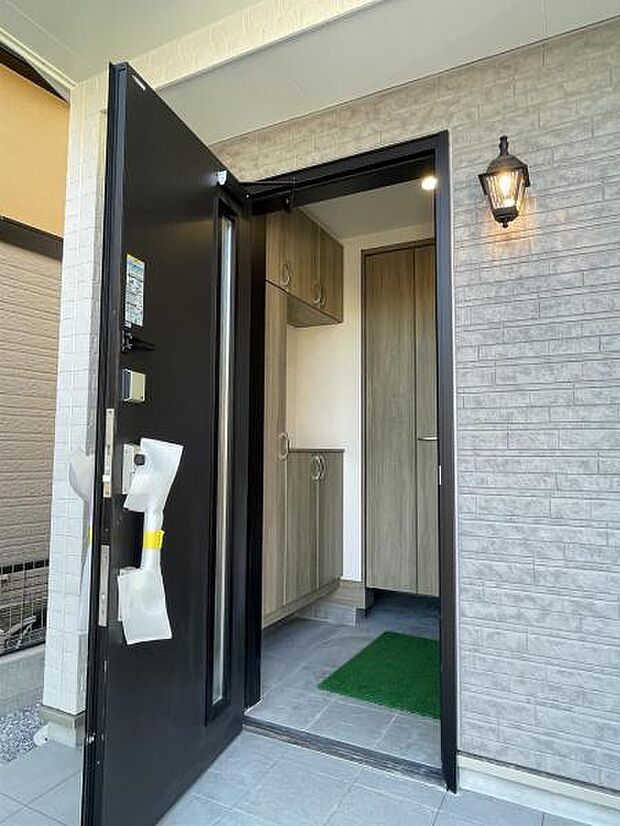 いつも気持ちよくご家族を迎えられる玄関です。